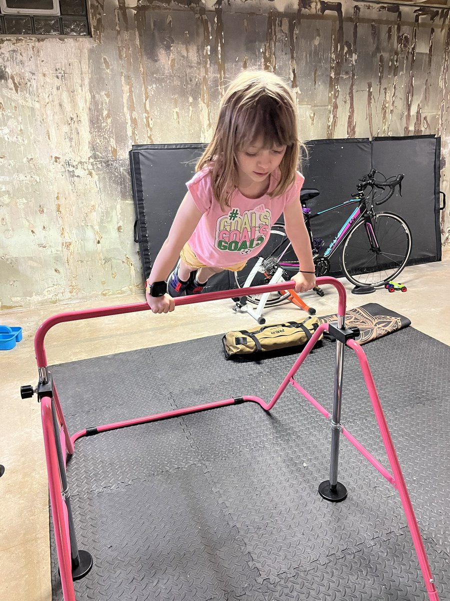 LMKAdams's tweet image. Can’t say no when she wants to workout with me - even if it’s after bedtime. 💪