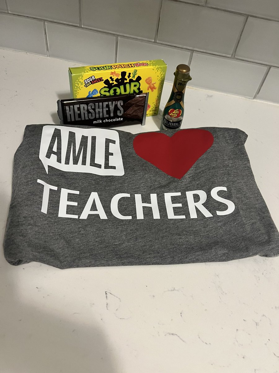 Thank you <a href="/AMLE/">AMLE</a> for this lovely little care package! Loving the Teacher Leader Committee and the opportunities to connect with amazing teachers from all over 🌎📚#HappyTeacherAppreciationWeek