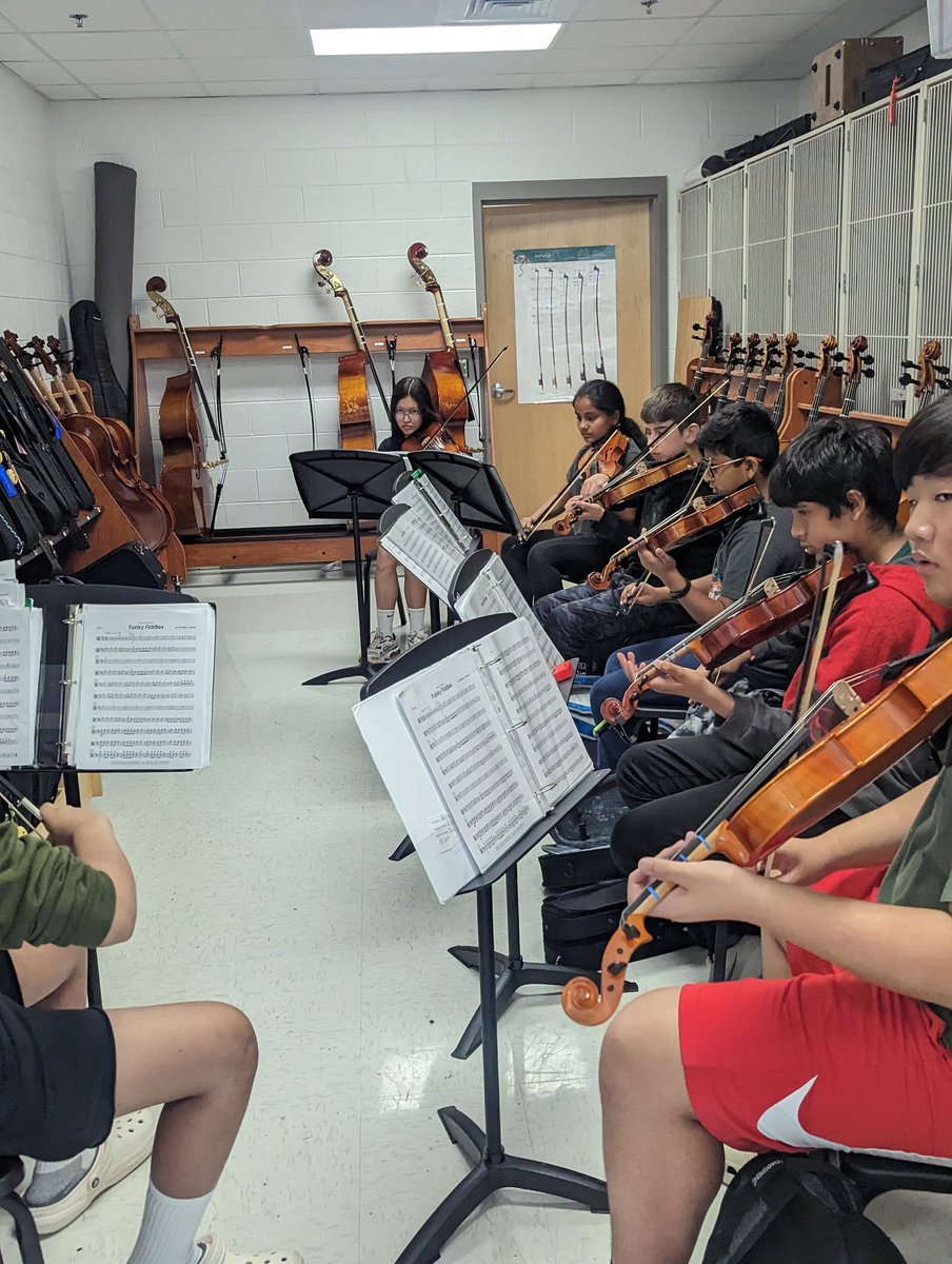 WillardStrings's tweet photo. It is awesome to see our @WillardLCPS Strings 7 students taking ownership of the music-learning process during student-led sectionals! They are listening to each other, giving thoughtful feedback, making musical decisions, and forming greater unity within their section. 🎶🎻🎶 https://t.co/qt2ocs9Z1d