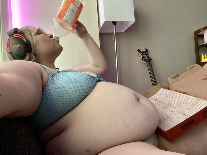 Watch Laura fatty's leaked NSFW photo on TwXstars