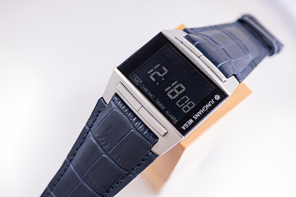 junghans_jp's tweet photo. MEGA1000用弊社オリジナルストラップの新色販売開始、今回は3色を用意しました
https://t.co/DFAt4QGiLO
#MEGA1000 https://t.co/O9iBhOzKSe