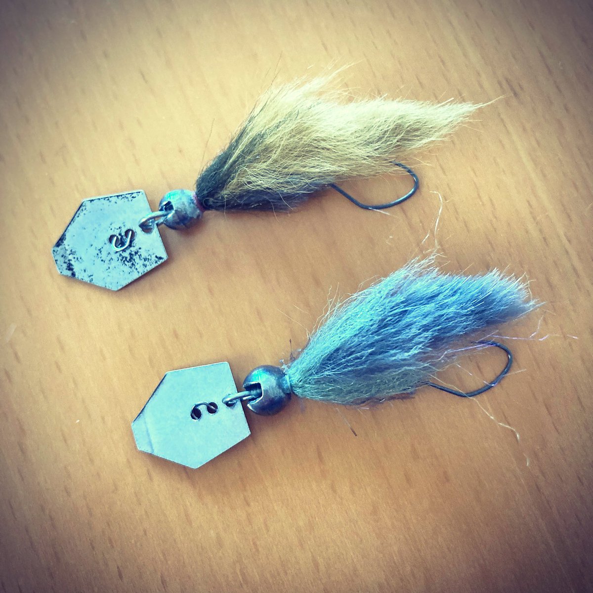 Lutra_fishing's tweet photo. 動画で使用しているブレーデッド(チャター)フェザーのプロト。マテリアルやフックの選択とテストを繰り返し、ようやく最終形態が見えてきました。
自然河川、管理釣り場どちらでも好釣果を出しています。まもなく販売開始•••できるかな?
#フェザージグ
#featherjig
#lutra
#ルトラ
#トラウト https://t.co/1YViFuuX1F