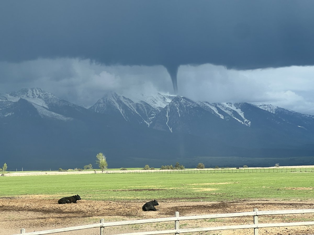 The viewer photos are pouring in for the land spout that was spotted up in St. Ignatius, but this photo from Lisa Hendrickson is tough to beat. Best views in the state somehow got even better, absolutely insane view...#mtwx