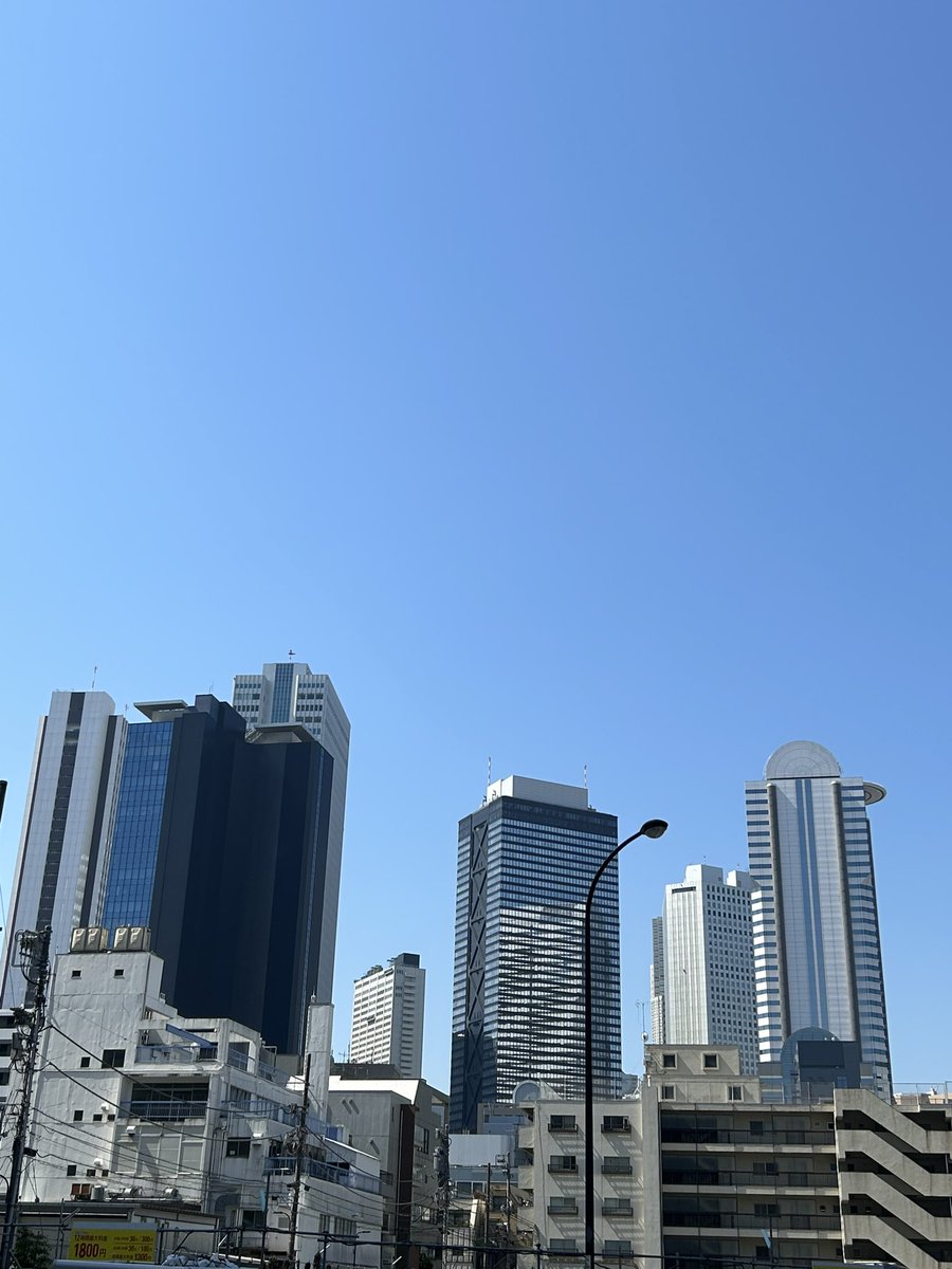 internet_168's tweet photo. おはようございます！
新宿は快晴！！

新宿の高層ビル群をパシャリ。。
圧巻ですな。。

#企業公式つぶやき部
#企業公式相互フォロー祭り
#企業公式春のフォロー祭り
#企業公式が毎朝地元の天気を言い合う
#新宿 https://t.co/MW34oKsEhp