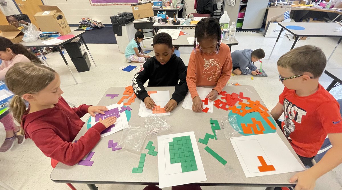 MsLinehanBMES's tweet photo. Today turned into “Rainy Day, Game Day” with 2nd grade! @ModedraBMES https://t.co/OYVQHsKFoa