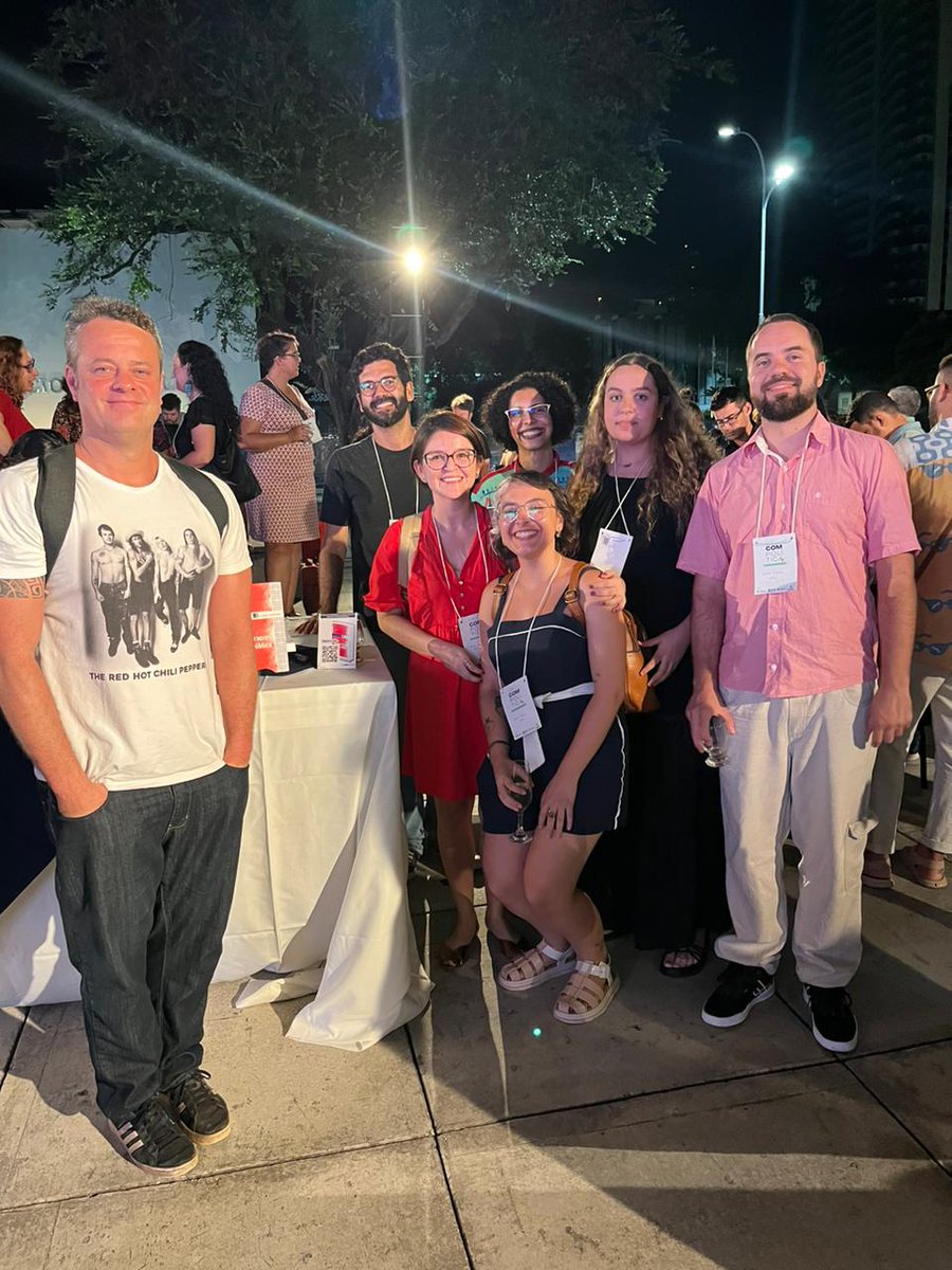 Direto de Fortaleza, nos encontramos para o 10o Congresso da <a href="/CompoliticaBR/">Compolítica</a>!
Agora, com o livro "Crises da democracia e esfera pública" já lançado 🎉