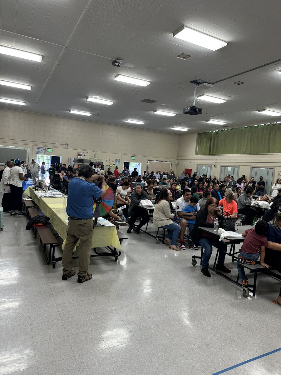 lisamariegr's tweet photo. What a great turnout! @BelAirBears1 @MtDiabloUSD #AlwaysOnPoint #BAESopenhouse https://t.co/Eg9KI8saxU