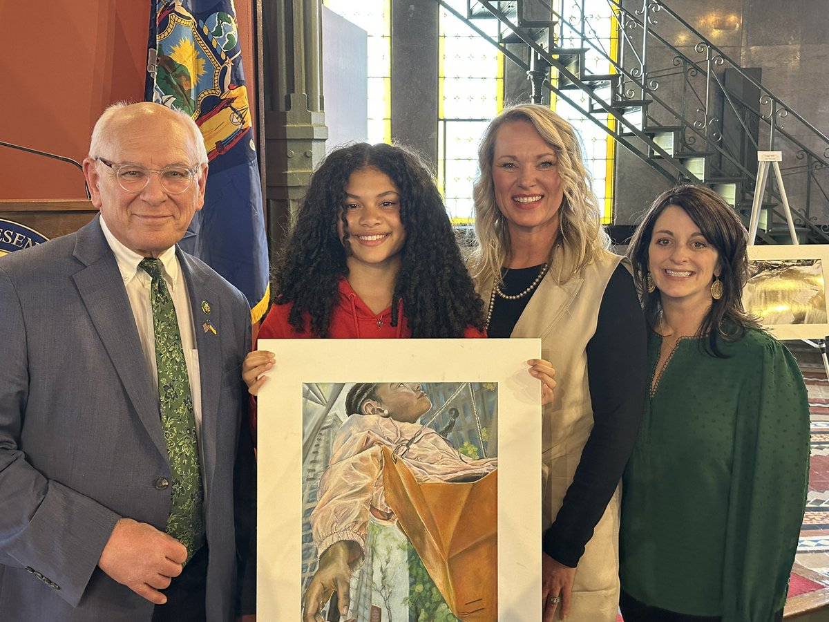 Repeat Congressional Art Winner. Congrats Anabelle and Lucy, a 3 year honoree! <a href="/northcolonieart/">@NorthColonieArt</a> <a href="/NorthColonieCSD/">North Colonie CSD</a> <a href="/PaulTonko/">Paul D. Tonko</a>