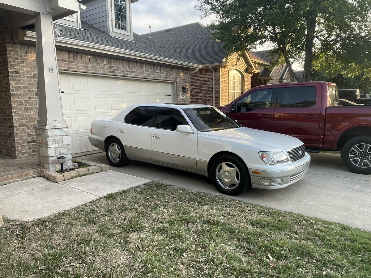 Got this beauty a couple days ago. Added tint, a modern headunit, and a backup camera. Stage 1 complete