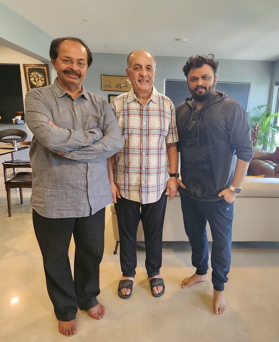 imran S Sardhariya AMGN (@imransardhariya) on Twitter photo Time to celebrate music again...with the great musical combo of kannada films <a href="/NomadChandru/">Nagathihalli Chandrashekara</a> sir n <a href="/manomurthymusic/">Manomurthymusic</a> sir...
Hold on for the melodies to rule again.... Time to celebrate music again...with the great musical combo of kannada films <a href="/NomadChandru/">Nagathihalli Chandrashekara</a> sir n <a href="/manomurthymusic/">Manomurthymusic</a> sir...
Hold on for the melodies to rule again....