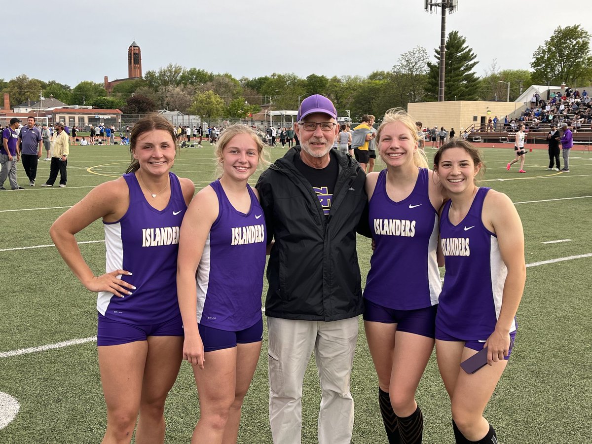 GishGirlsTrack's tweet photo. 4x1 gets 3rd and qualifies for State!!! https://t.co/lL1Q3kpwQh