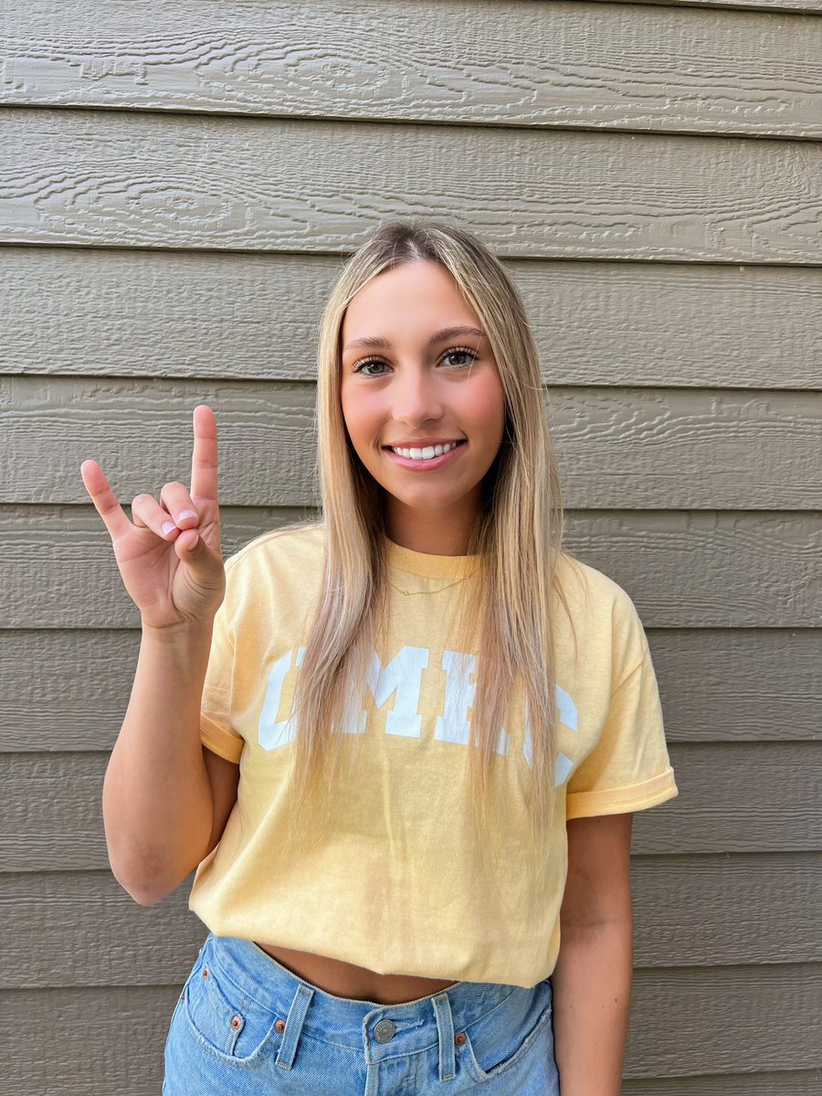 PaytonSchnoor's tweet photo. To the Next 4…💙💛🦘 @KStokes10 @kelseyaikey @kcroossb @IowaPremierFP @PantherNorfolk https://t.co/N1dtUNQKFg