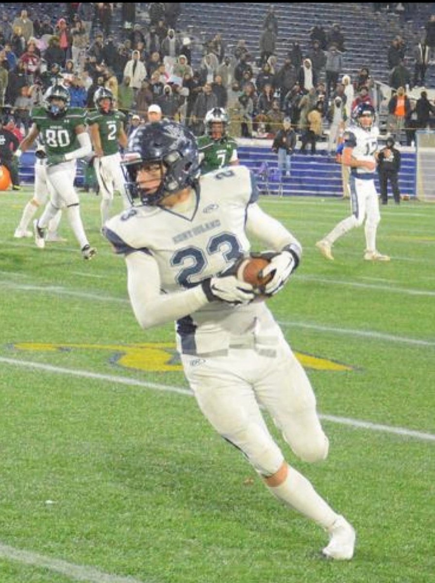 Check out Austin Holland 
* RB / DE / Athlete 
* 6'0 ft. / 195 lbs 
* 1st Team All Conference DE on 12-2 State Finalist Team 
* 4.0 GPA / NHS
hudl.com/video/3/142415…