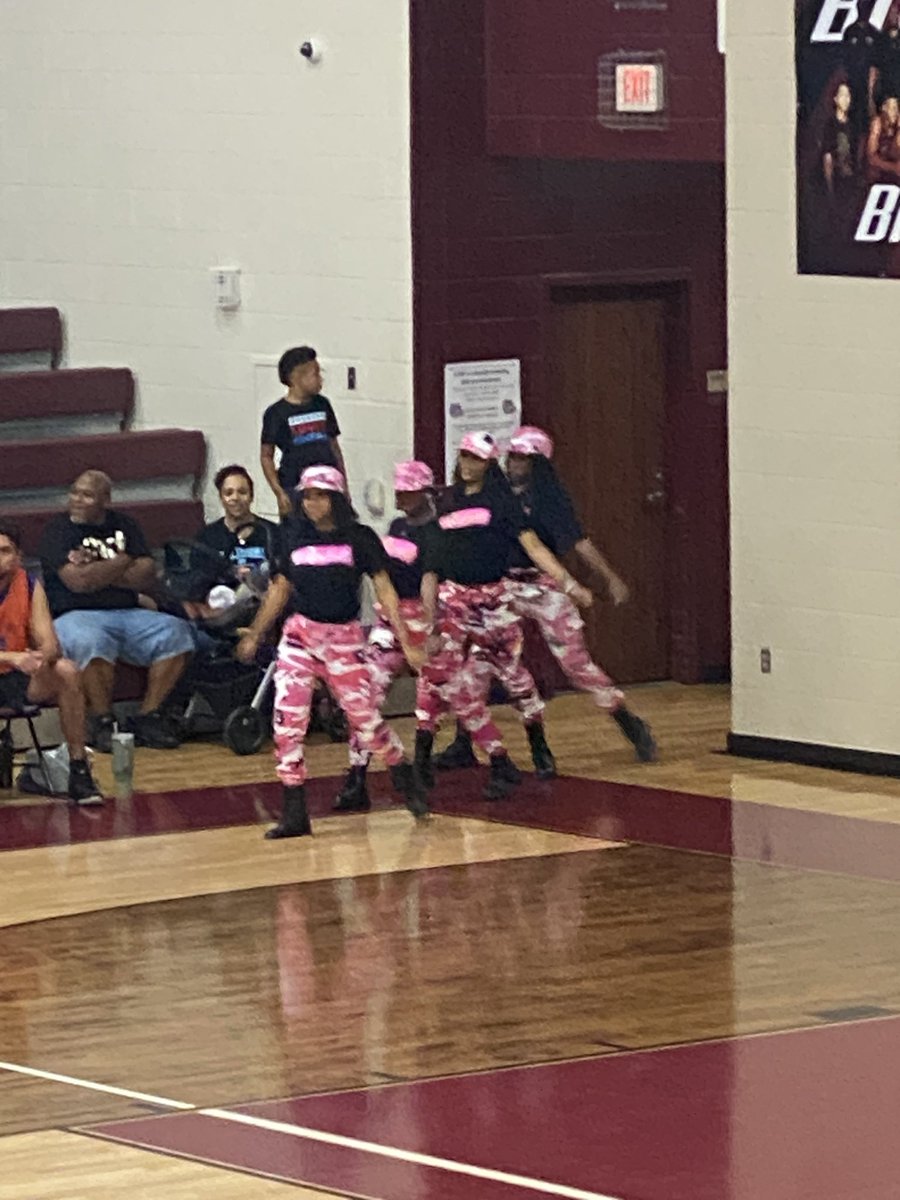 MsHoodMath's tweet photo. #BattleoftheBeltway at @HumbleISD_SCHS with my fellow #300Hallway Math Teacher Mrs. Frazee supporting @WMS_Rosebuds @HumbleISD_WMS https://t.co/HlJ91eZesX
