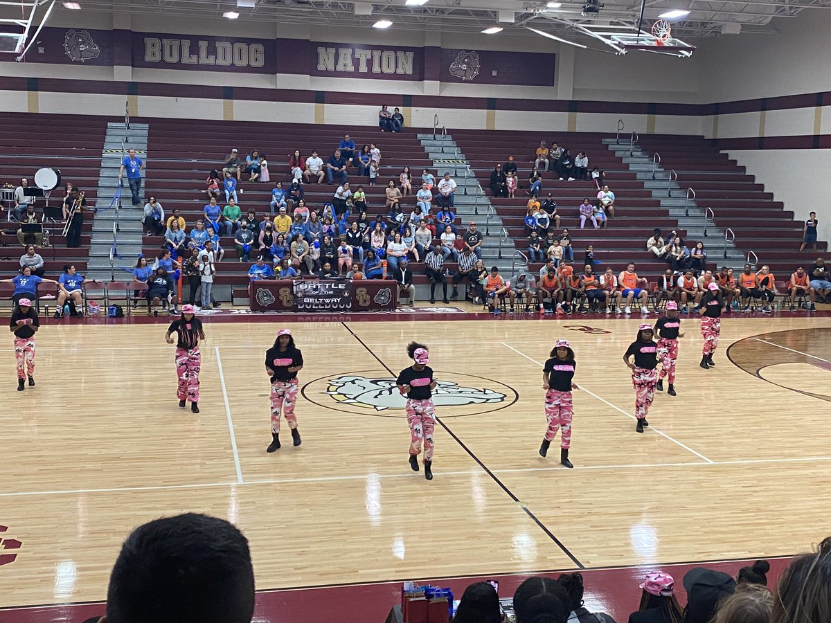 MsHoodMath's tweet photo. #BattleoftheBeltway at @HumbleISD_SCHS with my fellow #300Hallway Math Teacher Mrs. Frazee supporting @WMS_Rosebuds @HumbleISD_WMS https://t.co/HlJ91eZesX
