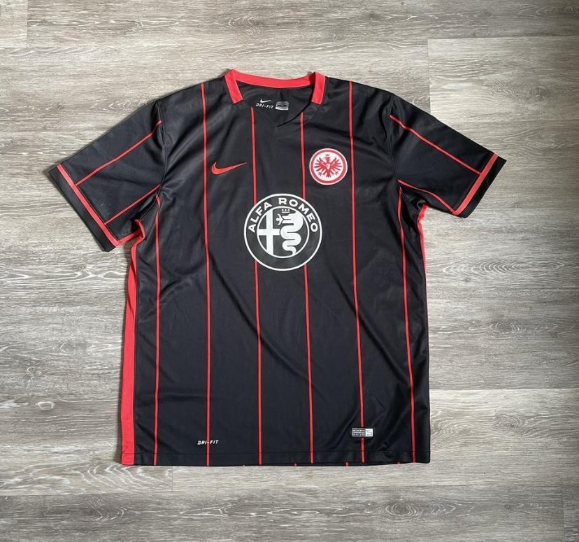 SJMFootyShirts's tweet photo. @JSOH13597 Eintracht Frankfurt 2015/16 home shirt - Size XL https://t.co/pUmXbiFMWF