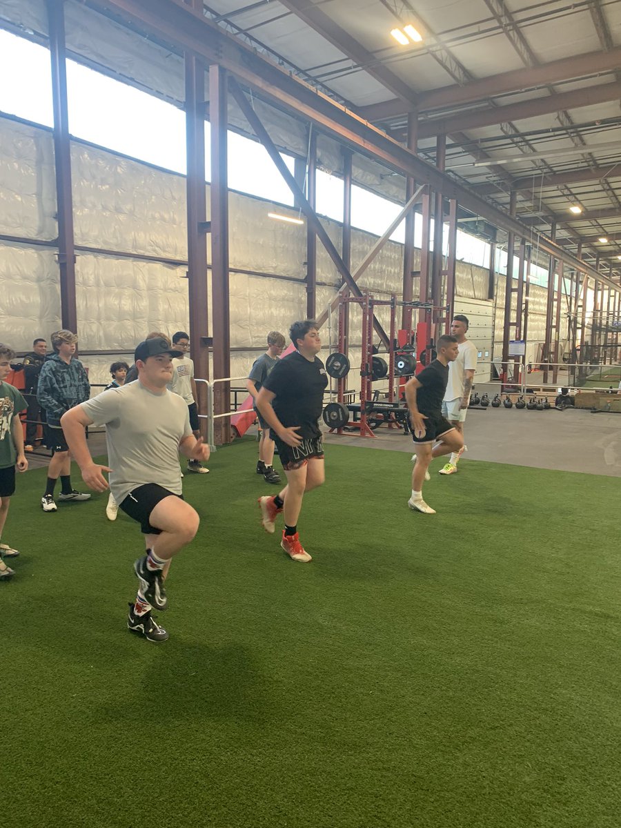 CoachTomPajic's tweet photo. 🚨Great Speed Development Session tonight men.  #3 in the books @_nickdel_
#STACKdays 🔸🔹🔸
#TeachTheTest 🎯 
#PayItForward 🏈 https://t.co/DiSXW1ap0U