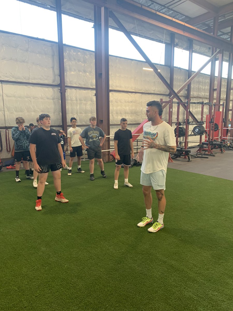 CoachTomPajic's tweet photo. 🚨Great Speed Development Session tonight men.  #3 in the books @_nickdel_
#STACKdays 🔸🔹🔸
#TeachTheTest 🎯 
#PayItForward 🏈 https://t.co/DiSXW1ap0U
