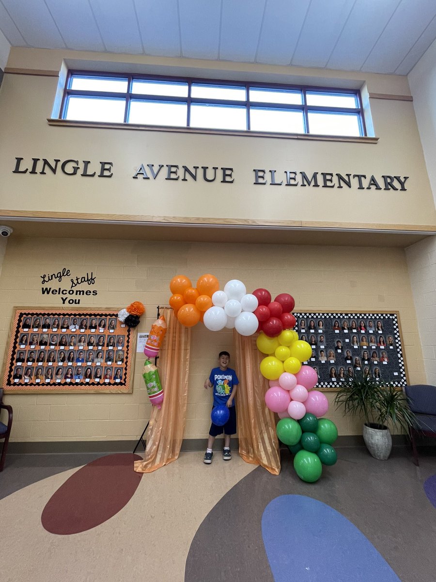 creationbyrosie's tweet photo. Art show event @LingleAveElem 🎈 #eventdecor #balloon #balloongarland #palmyrapa #hersheypa #balloondecor #balloons #event https://t.co/9KWydylFf2