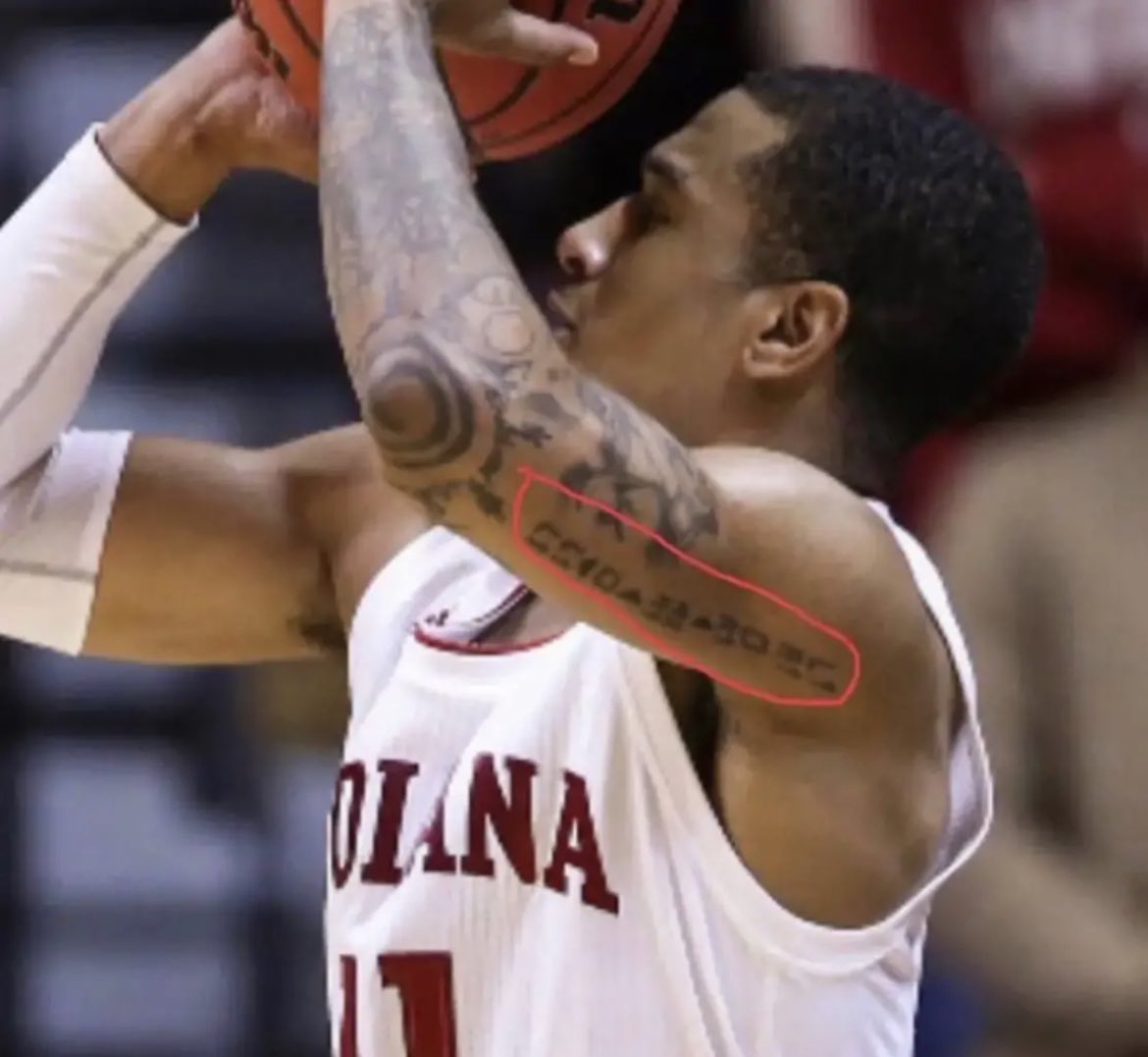 BucketSQD's tweet photo. This guy has the hardest tattoo I’ve ever seen 😭😭😭 https://t.co/xBZTGvSK1d