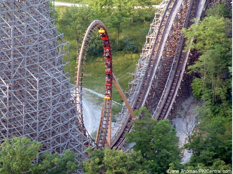 KICentral's tweet photo. Son Of Beast opened in 2000 and closed in 2009. A length of 7,032 ft, a height of 218 ft. The first seven years, it was also the only looping wooden roller coaster in the world. Read more and see more pics on #KICentral here: https://t.co/GPuNPxgzZE
#KingsIsland @KIHistory https://t.co/y3QnOXaPg7
