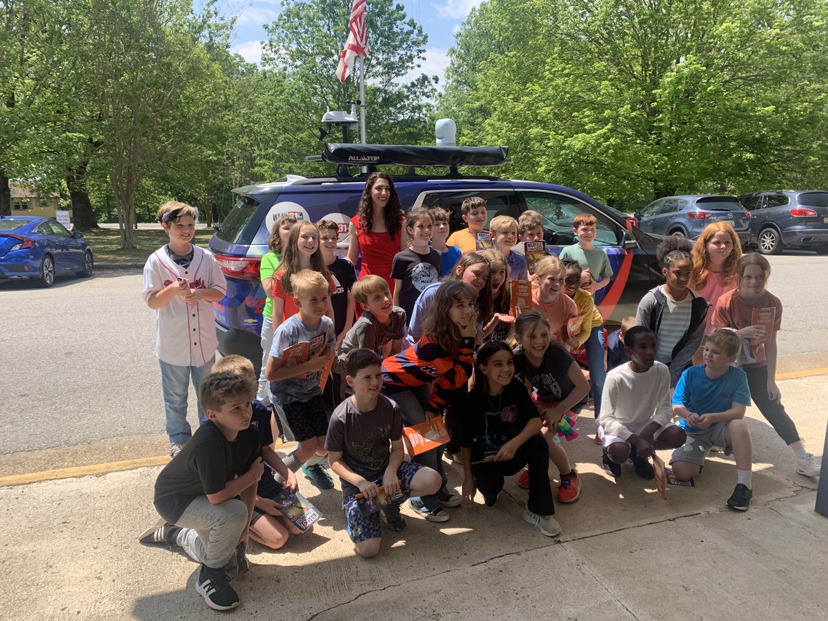 AnelloWx's tweet image. Monte Sano Elementary’s Science Day was quite the hit!! I loved getting to talk to these over 140 3rd-6th graders about tornado life cycles. They helped me forecast &amp;amp; even analyzed radar models with me! Thanks for a great day, MSE! #GuestReader #ScienceDay #STEMcareer #STEMfield