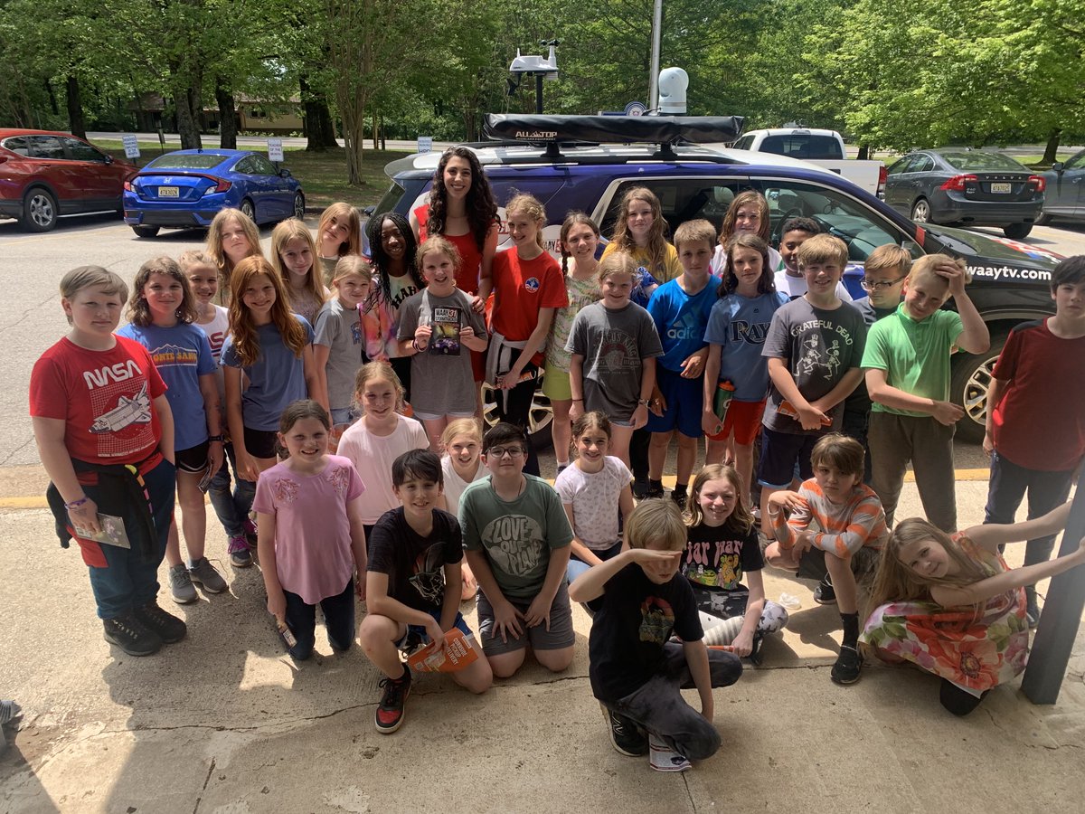 AnelloWx's tweet image. Monte Sano Elementary’s Science Day was quite the hit!! I loved getting to talk to these over 140 3rd-6th graders about tornado life cycles. They helped me forecast &amp;amp; even analyzed radar models with me! Thanks for a great day, MSE! #GuestReader #ScienceDay #STEMcareer #STEMfield