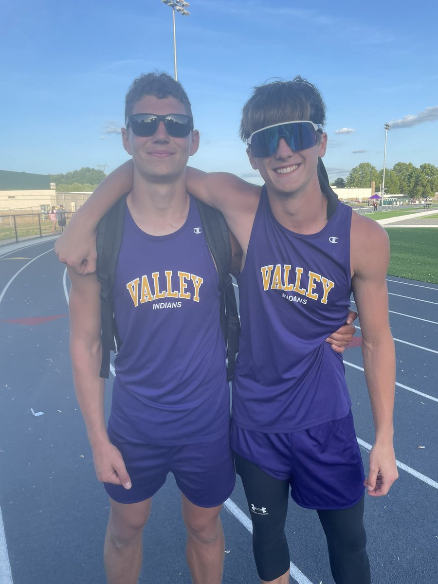 TrackVHS's tweet photo. SOC High Jump: Aidan Waughtel SOC CHAMP…..Zach Whitt SOC Runner-up @aidan_waughtel @zacShope_23 @JasonFell32 https://t.co/Y9Cl4I3Q7x