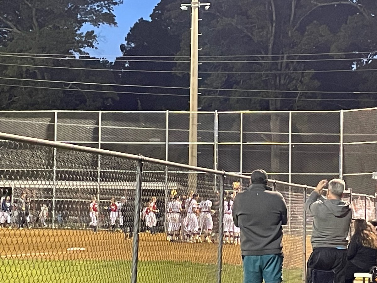 Awesome win for the Majors tonight in softball  11 8