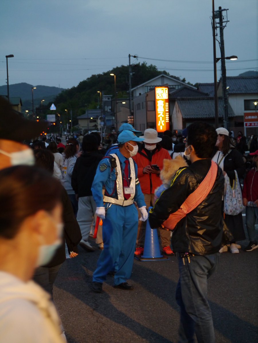 bestserviceseki's tweet photo. 先日、岐阜県関市で開催された【関まつり】も弊社が警備を担当させていただきました！

地元に愛されるイベントに警備で関わらせていただけて光栄です✨

今後も地元の安心安全を心を込めて護ります！ https://t.co/VOOpYJTrbe