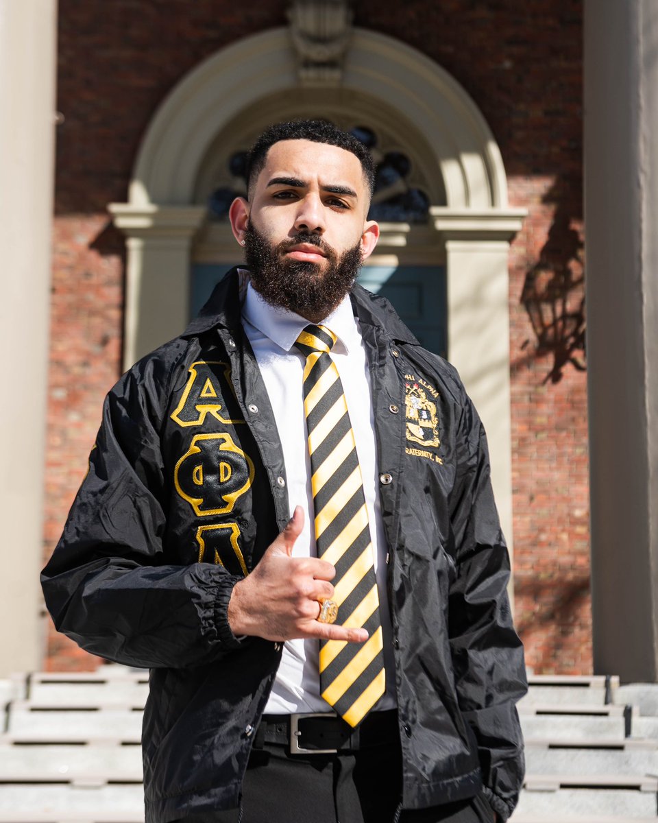 JeanieJ69's tweet photo. During his sophomore year @DrakeJohnson joined #alphaphialpha - the oldest of the #devine9. Notable members include MLK Jr., W. E. B. DuBois, Cornel West &amp; Duke Ellington to name a few. The Rho Nu chapter serves #Harvard #MIT #Tufts #Babson. #1906 #ΑΦΑ #ACE #16daysuntilgraduation https://t.co/3pzSW4Ccgp