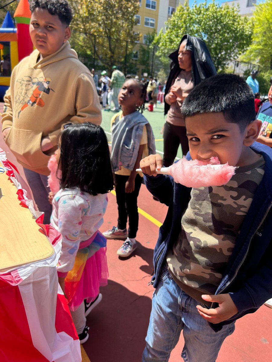 HeyBccs's tweet image. Our parents, Guardians and Families are the strongest pieces to our BCCS fabric. Our PTA Carnival was a beautiful event and part of our community quilt! @CommunitySupt16 @D16LEADS @CMChiOsse @NequanMclean @stefanizinerman @JabariBrisport