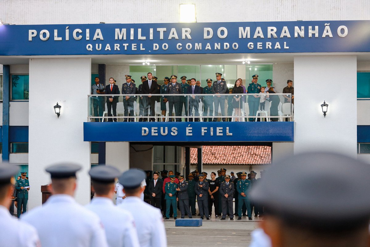 carlosbrandaoma's tweet photo. Seguimos trabalhando pela valorização das nossas forças de segurança! E hoje realizamos a cerimônia de promoção de oficiais da Polícia Militar e do Corpo de Bombeiros. Assim valorizamos nossos profissionais e garantimos mais proteção para a sociedade. https://t.co/lmnWG8ClpF