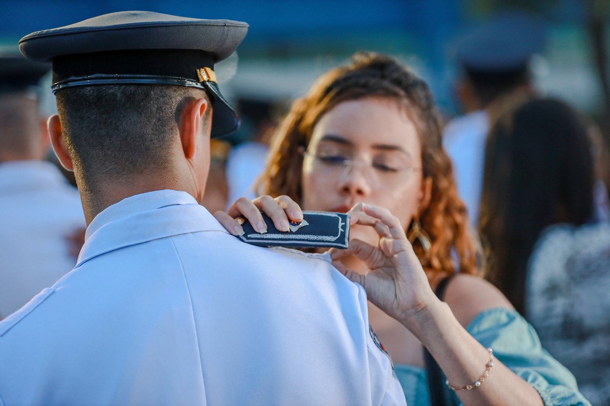 carlosbrandaoma's tweet photo. Seguimos trabalhando pela valorização das nossas forças de segurança! E hoje realizamos a cerimônia de promoção de oficiais da Polícia Militar e do Corpo de Bombeiros. Assim valorizamos nossos profissionais e garantimos mais proteção para a sociedade. https://t.co/lmnWG8ClpF