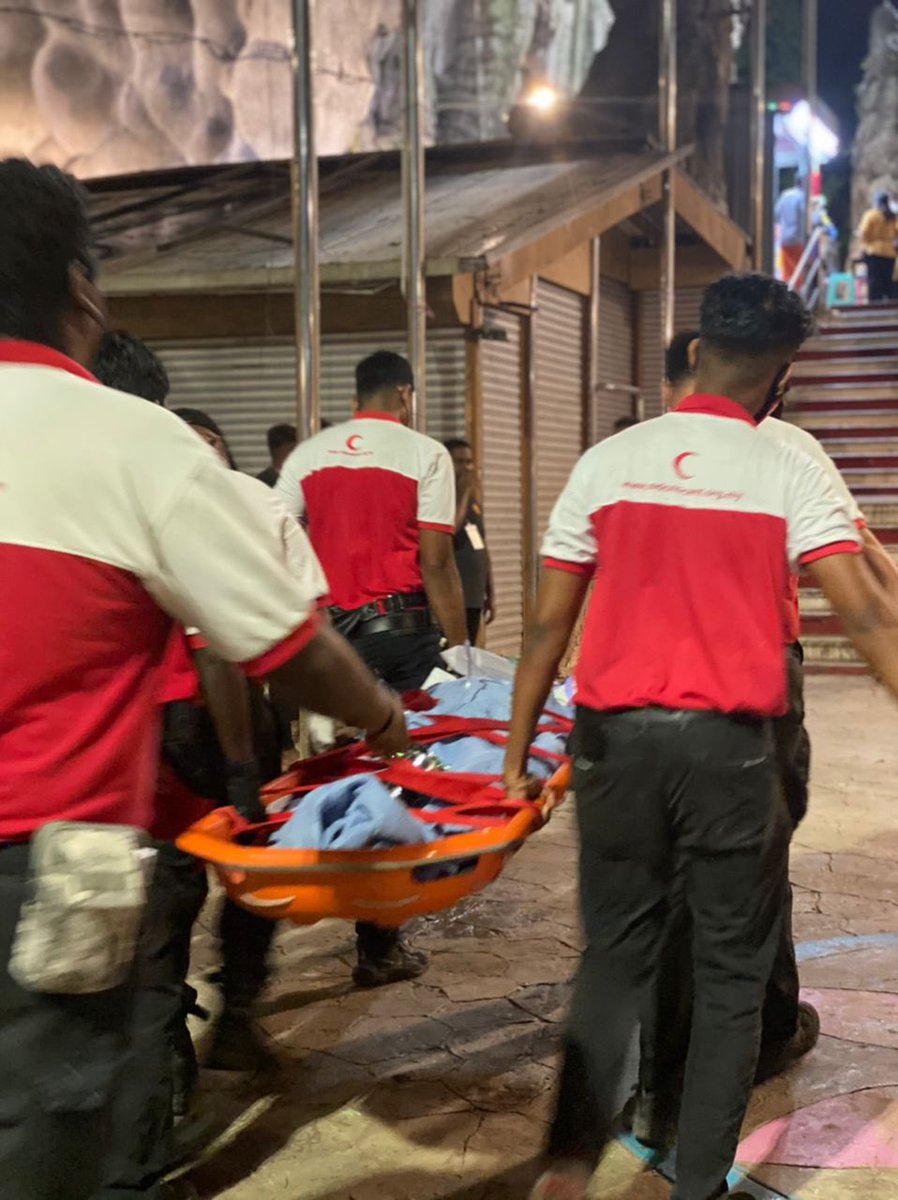 vad43klg's tweet photo. 8th May🌙
The birthday of Henry Dunant, the founder of the Red Cross.

This year, our theme is: 
*Everything we do comes #fromtheheart* ❤️
The aim is to honour the individuals in the communities, who are often the first ones to assist those in need around them..⛑️ https://t.co/matjDtVhhZ