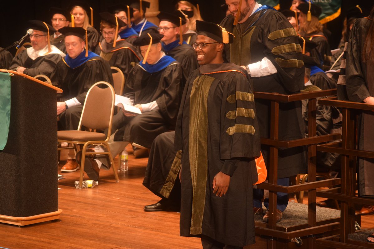 _Quantez_'s tweet image. Crushing up the drugs with the same hands that I’m finna pray with. Call me #DrPerkins when you see me.