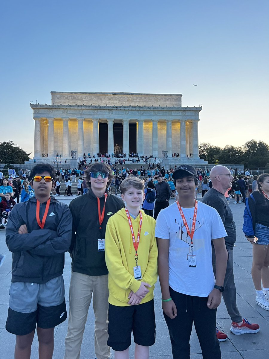 KellySyroka's tweet photo. Bus #4 
Lincoln Memorial 
@OOMSDC @OOMS_OLSD https://t.co/yt7ce7dmiB