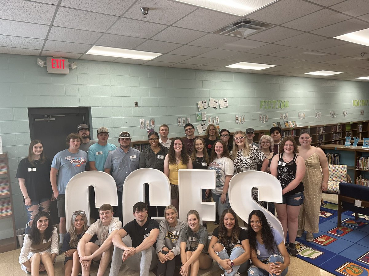 CCEcubs's tweet photo. We were thrilled to see so many former Cane Creek Cubs today at our senior reception. Congrats Class of 2023- we’re proud of all of you!! #ccescubs #PutnamProud #CCES #pcssproud ❤️💙🧸 https://t.co/1h0fdKlfR6