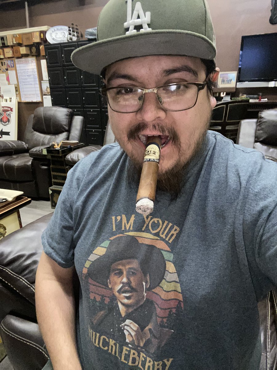 bakogent661's tweet photo. I’m you’re huckleberry #tombstone #Tuesday #LADodgers #cigars #pariahcigars #bakogent661 #barqs #weatern #DocHollidays #Cigartime #cigarpxrn https://t.co/bf0BRivLaW