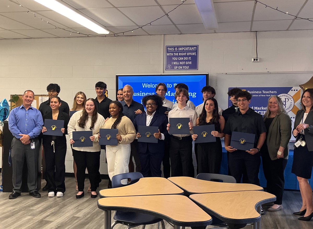 mrhufnagel's tweet photo. Congratulations to the newest members of the Hauppauge Business and Marketing Honor Society. @gordond11171 @JWieckhorst94 @dmurph88 @HPSDECA @HPS_Eagles #LearnersTodayLeadersTomorrow https://t.co/SUbH8Kqc1Q