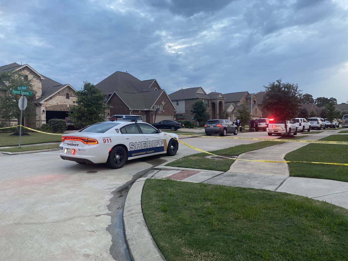 ABC13Briana's tweet photo. I’m in Porter this evening where Montgomery County officials confirm someone was killed in the Woodridge neighborhood https://t.co/EAQ8QUIPnt