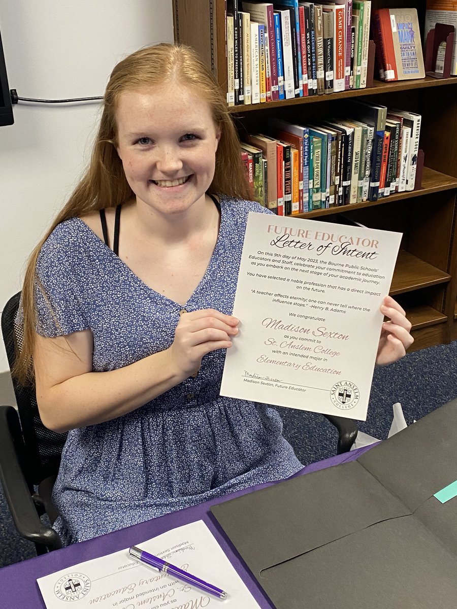 PrincipalCetner's tweet photo. Tonight we held our Future Educator Signing Ceremony to recognize members of the class of 2023 who  have made the pledge to becoming future educators 🍎 #bourne2teach #futureeducatorssigningday https://t.co/eEK0hzAINX