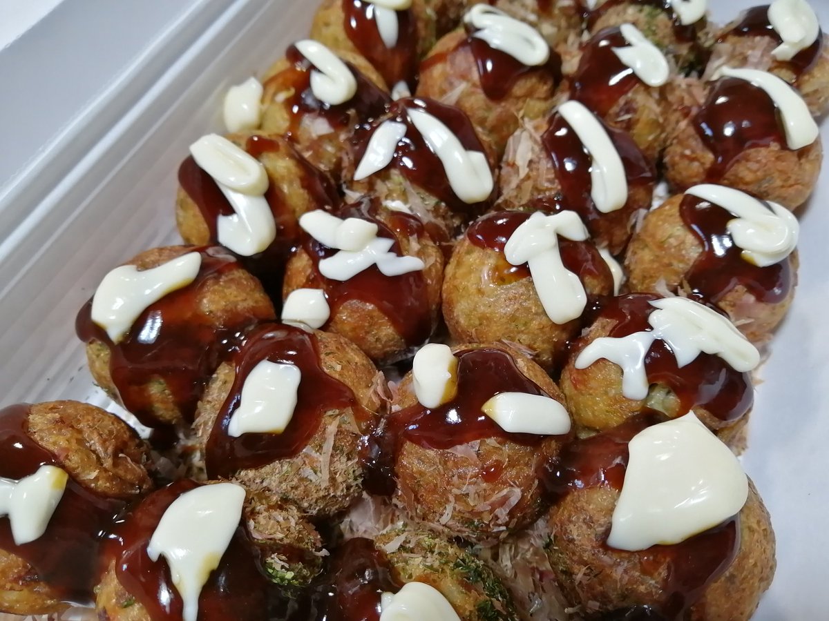 JapanLifeTV's tweet image. Erstmal eine schöne Portion Takoyaki. Yumy! 🤤🐙
#japan #takoyaki #lecker