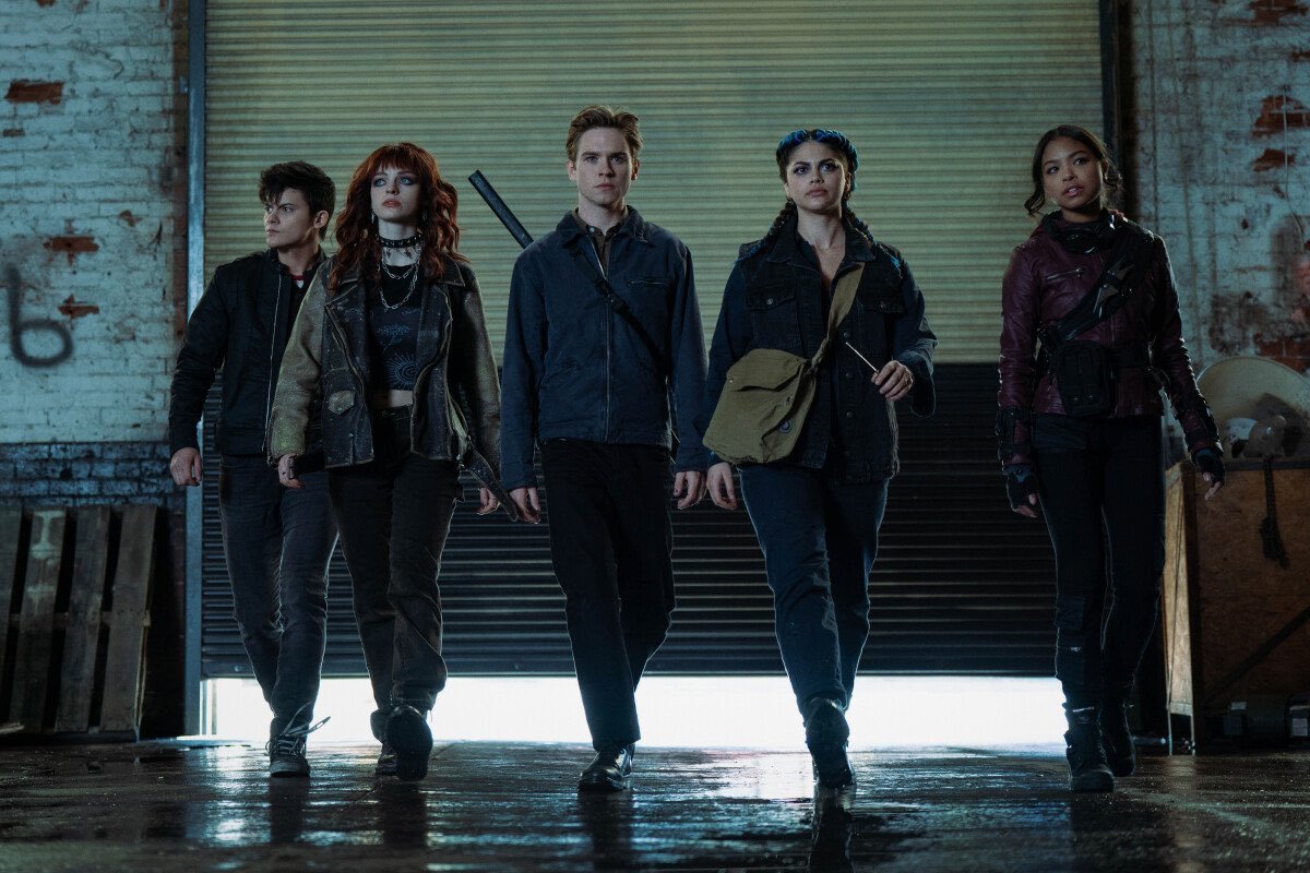 MEarthprime's tweet photo. #CWGothamKnights/#GothamKnights
Do we call the team: #Batbratz #Batpack or #GothamKnights??? https://t.co/vr47i9eaR5