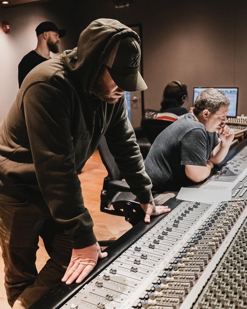 JonTLangston's tweet photo. This team 🤝 These songs. Can’t wait for y’all to hear my new music. Long time coming. Thankful, Glory to God https://t.co/tWfLGz4ibF