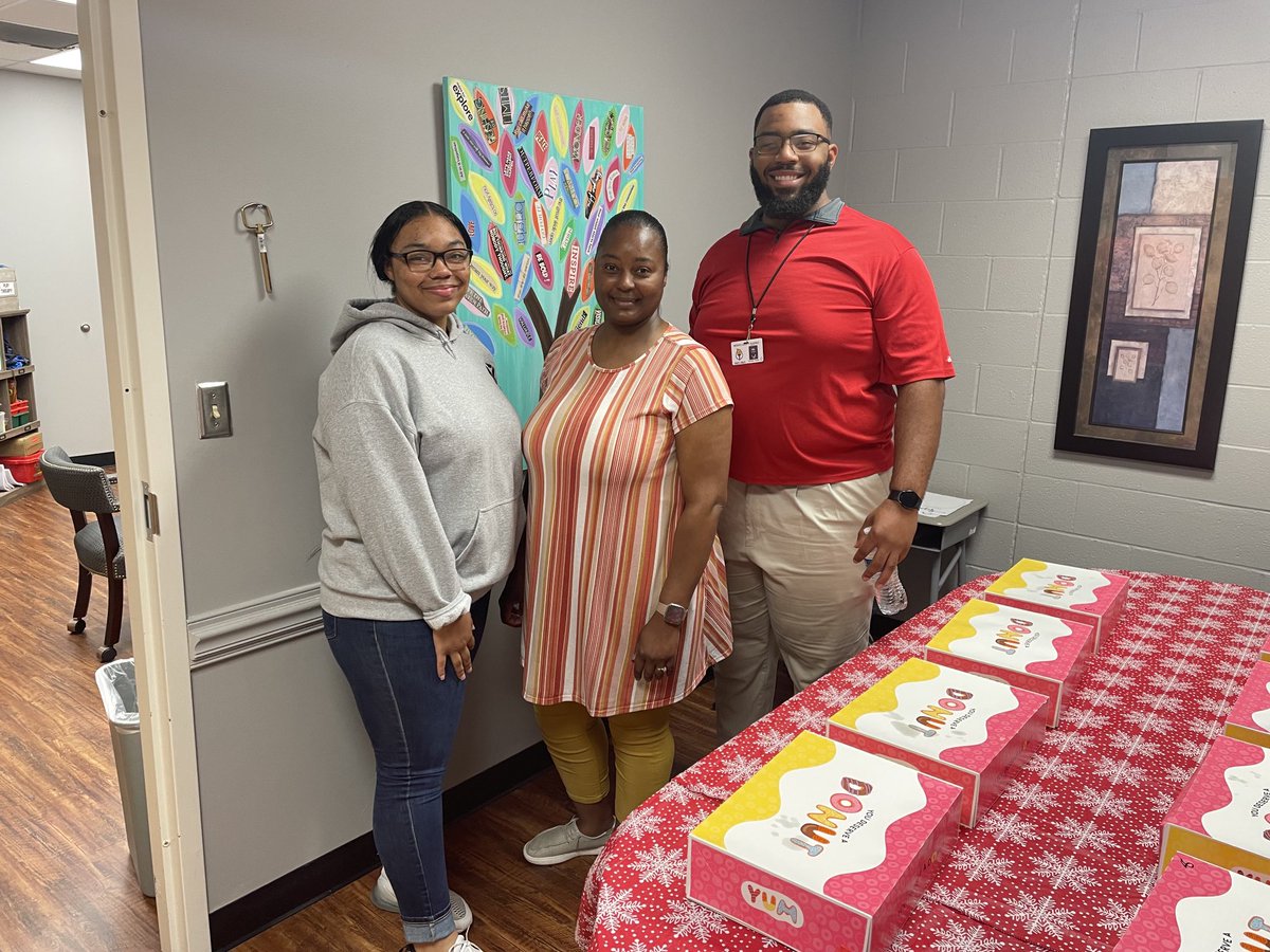 DCS_Overpark's tweet photo. Thank you to the Taylor family for bringing breakfast  for the entire staff Monday. #HappyTeacherAppreciationWeek #MustangFamilies https://t.co/XAnCQwg33Z