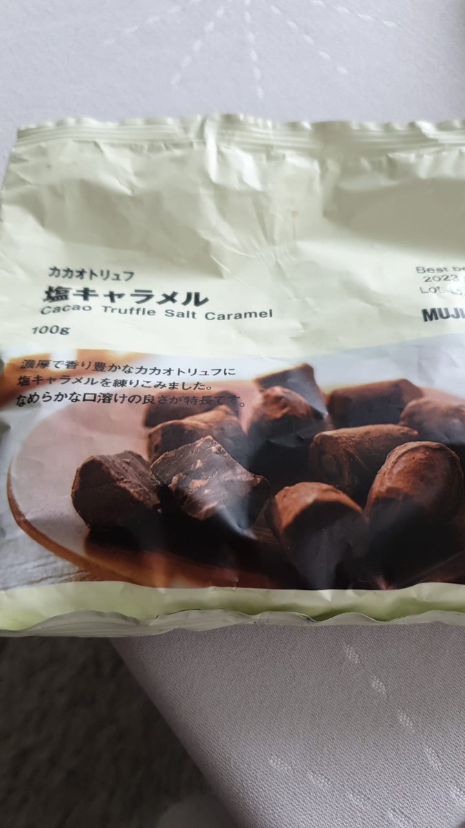 JapanLifeTV's tweet image. Gestern habe ich mir mal seit langem wieder eine Packung Cacao Truffle gegönnt. Die Dinger sind sooo lecker und mit Salz Caramel. 🤤🍫
#japan #schokolade