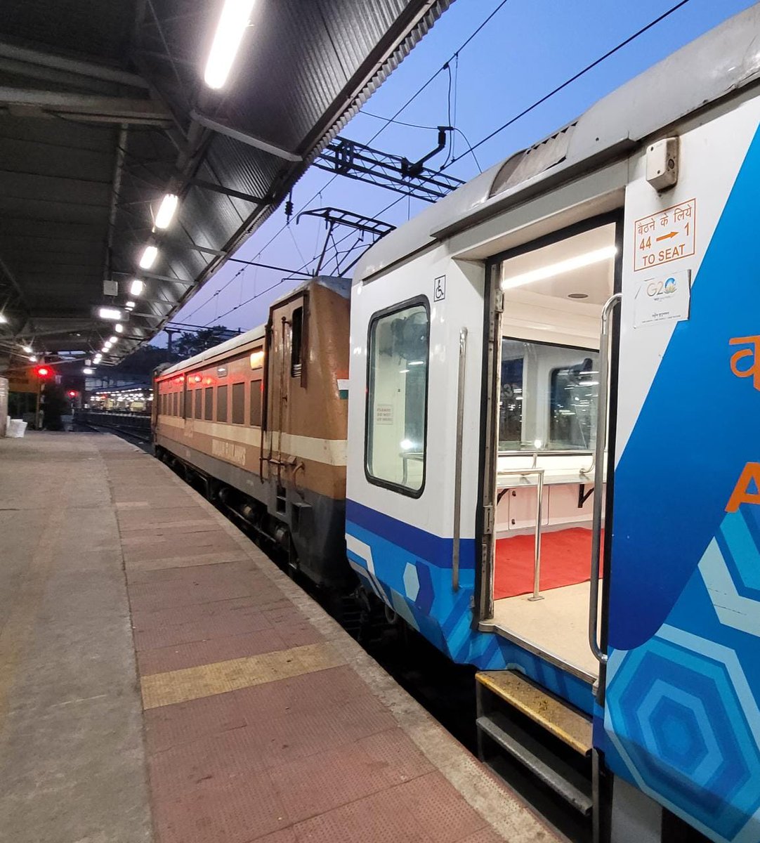 SuhasAJagtap's tweet photo. @RailMinIndia @RailwaySeva @RailMadad @IRCTCofficial can someone please help these kids to get better view from #Vistadome  #summerholidays PNR 8202197046, 8302223777 and 8847962650 #shatabdi  Pune to Hyderdabad @Dnyanendra   @PrachiPathe https://t.co/olQLWEHgWk
