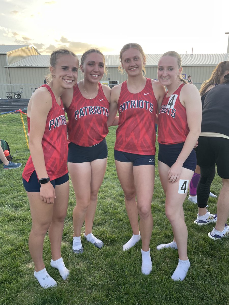 AdamsCentralXC's tweet photo. Girls 4x400 gets the gold! 4:07.65 https://t.co/b9uiO8DkGG