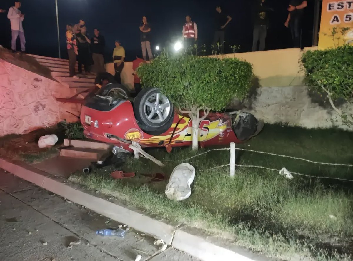 no uses el celular mientras manejas #nomovilcuandomanejas #rayomcqueen #AccidenteVial #viralvideo #ChampionsLeague